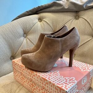 Gianni Bini Platform Tan  Suede Booties- Excellent condition. Size 8